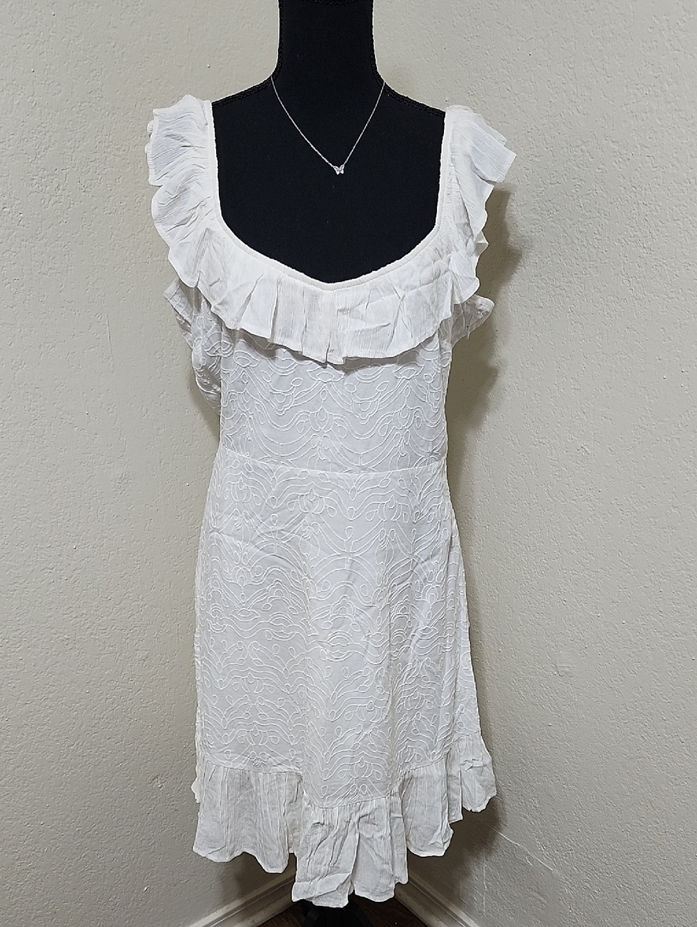 Shyanne White Embroidered Ruffle Mini Dress Sz L EUC Western Rodeo Boot Barn